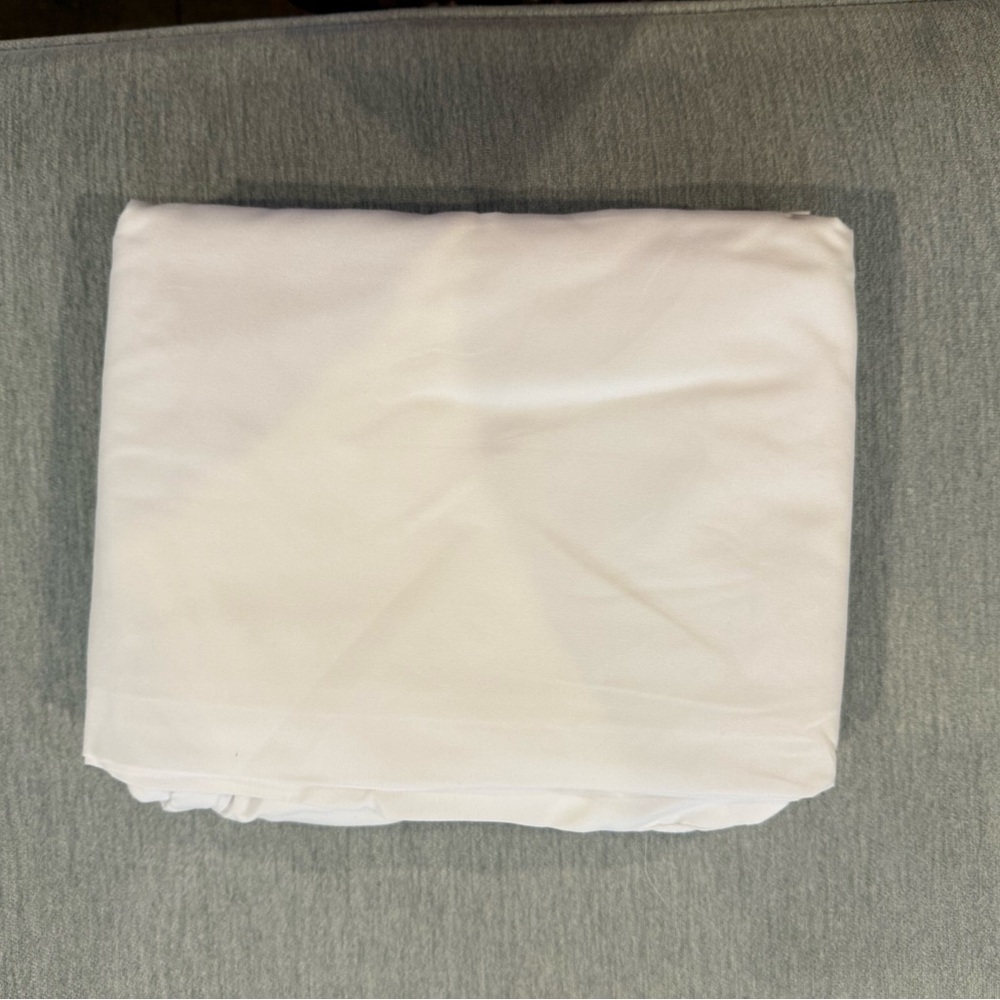 NWOT Twin/Twin XL White Microfibre Sheet Set- Flat, Fitted Sheet & Pillowcase